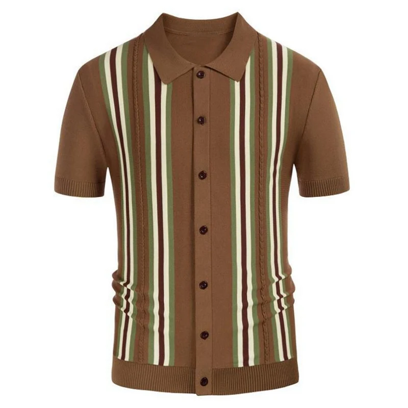 Camiseta de manga curta listrada verde de verão. Conforto e estilo para os dias quentes. Ideal para um visual casual e fresco em qualquer ocasião. — foto 2
