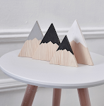 Conjunto de três peças de enfeites em madeira com formato de colina, ideal para decorar e trazer um toque natural e acolhedor para casa. — foto 1