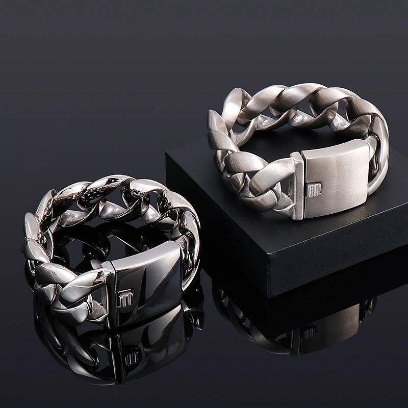 Joias Masculinas Simples Europeias e Americanas Design Moderno e Minimalista Acessórios para Homens Estilo e Sofisticação. — foto 1