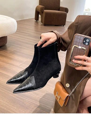 Title 24, Botas Retro Patchwork de Bico Fino com Zíper Tr...