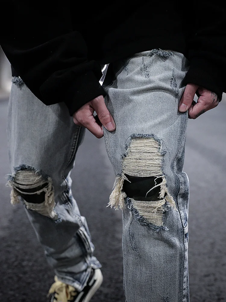Camouflage patch jeans met water wash en distressed effect. Voor een casual en trendy look. Comfortabel en stijlvol voor dagelijks gebruik. — foto 3