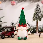 Işıklı Çocuk Oyuncak Bebek Süsleri, Noel Işıklı Hediyesi. Işıltılı Noel dekorasyonu ve çocuklara özel anlamlı armağanlar. — Fotoğraf 2