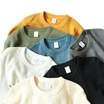 Vintage kaki wafelkatoenen T-shirt met gewatteerde halslijn, lange mouwen. Comfort en stijl voor elke dag. — foto 13