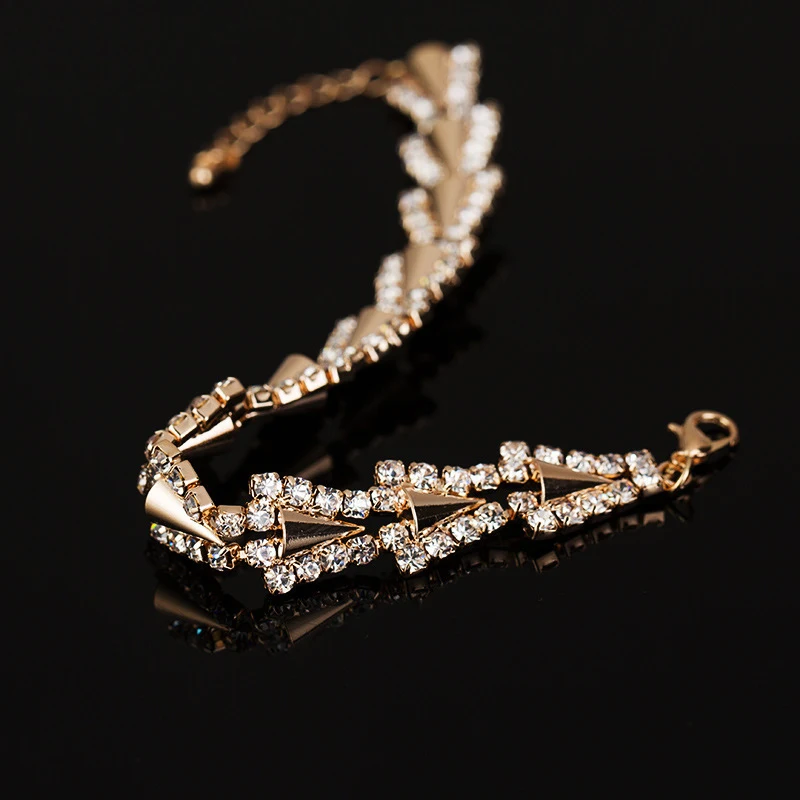 Pulseira de diamante eletroplatada para mulheres Joias de moda Charmosa e elegante, esta pulseira realça seu estilo e adiciona um toque de brilho ao seu visual. — foto 13