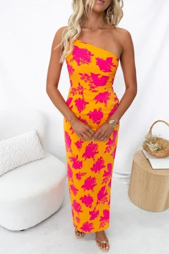 Title 3, Fashionable Elegant Slant Shoulder Tight Side S...