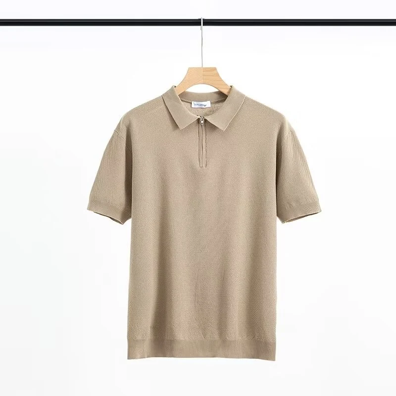 Camisa polo com zíper luxuosa e leve Manga curta com gola Design moderno e elegante Conforto e estilo para diversas ocasiões. Perfeita para o dia a dia. — foto 2