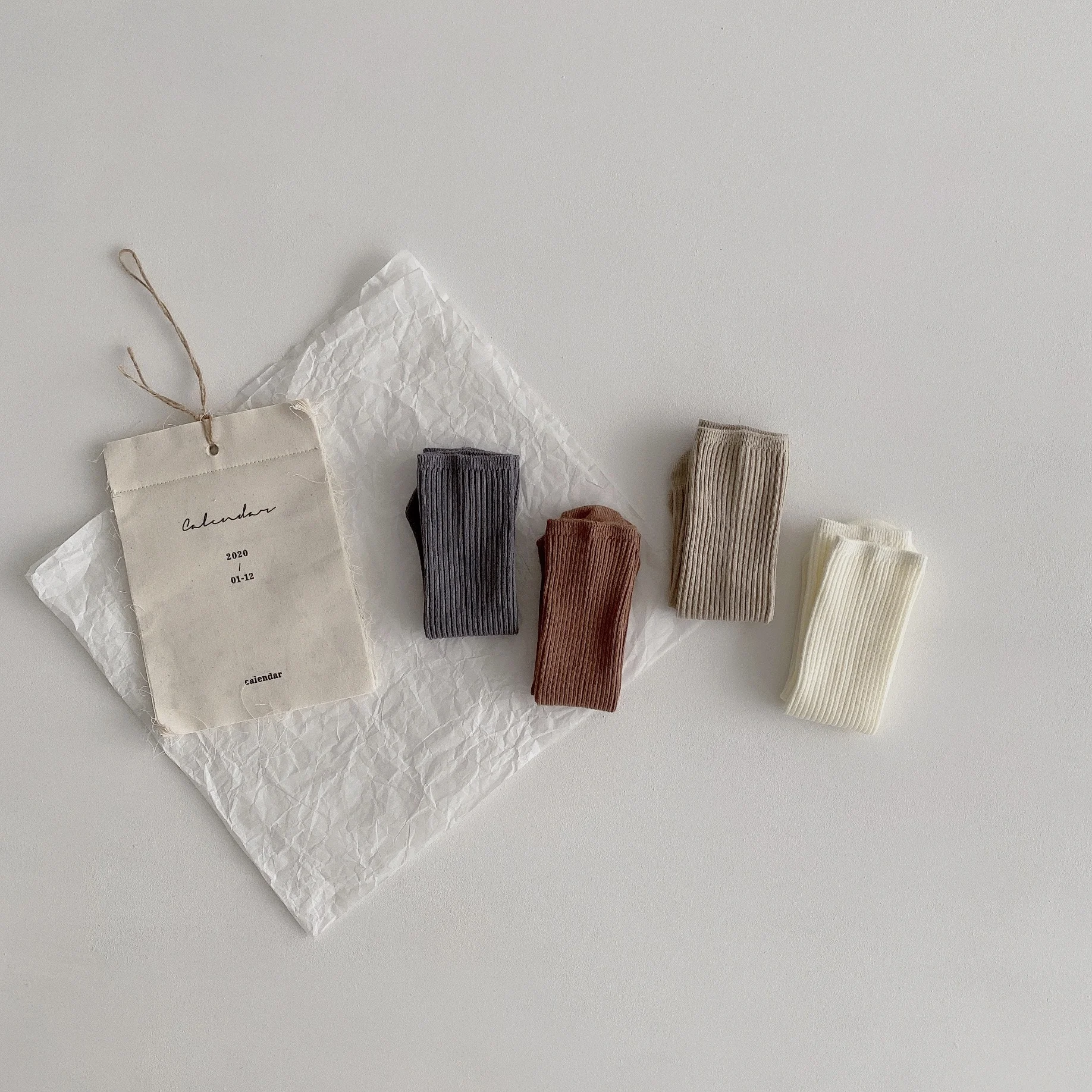 Title 4, Koreaanse Morandi-hakloze effen kanten sokken