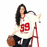 Camiseta retrô com decote em V estilo esportivo de manga curta — foto 2