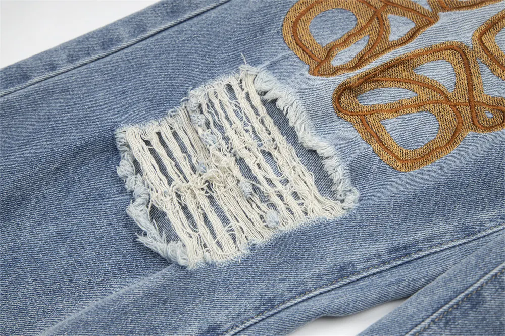 Gescheurde jeans met letterprint voor mannen en vrouwen. Een unieke en trendy look voor een casual en modieuze uitstraling, en zeer comfortabel om te dragen. — foto 19
