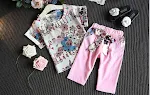 Conjunto casual de duas peças para meninas, blusa estampada de manga curta e calças cropped. Perfeito para um visual moderno e confortável. — foto 3