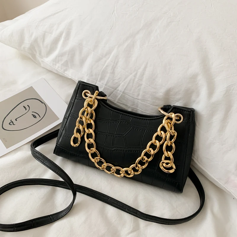 Bolsa pequena de ombro estilo western texturizada, combinando com tudo. Adicione um toque de estilo ocidental ao seu visual com esta bolsa charmosa. — foto 1
