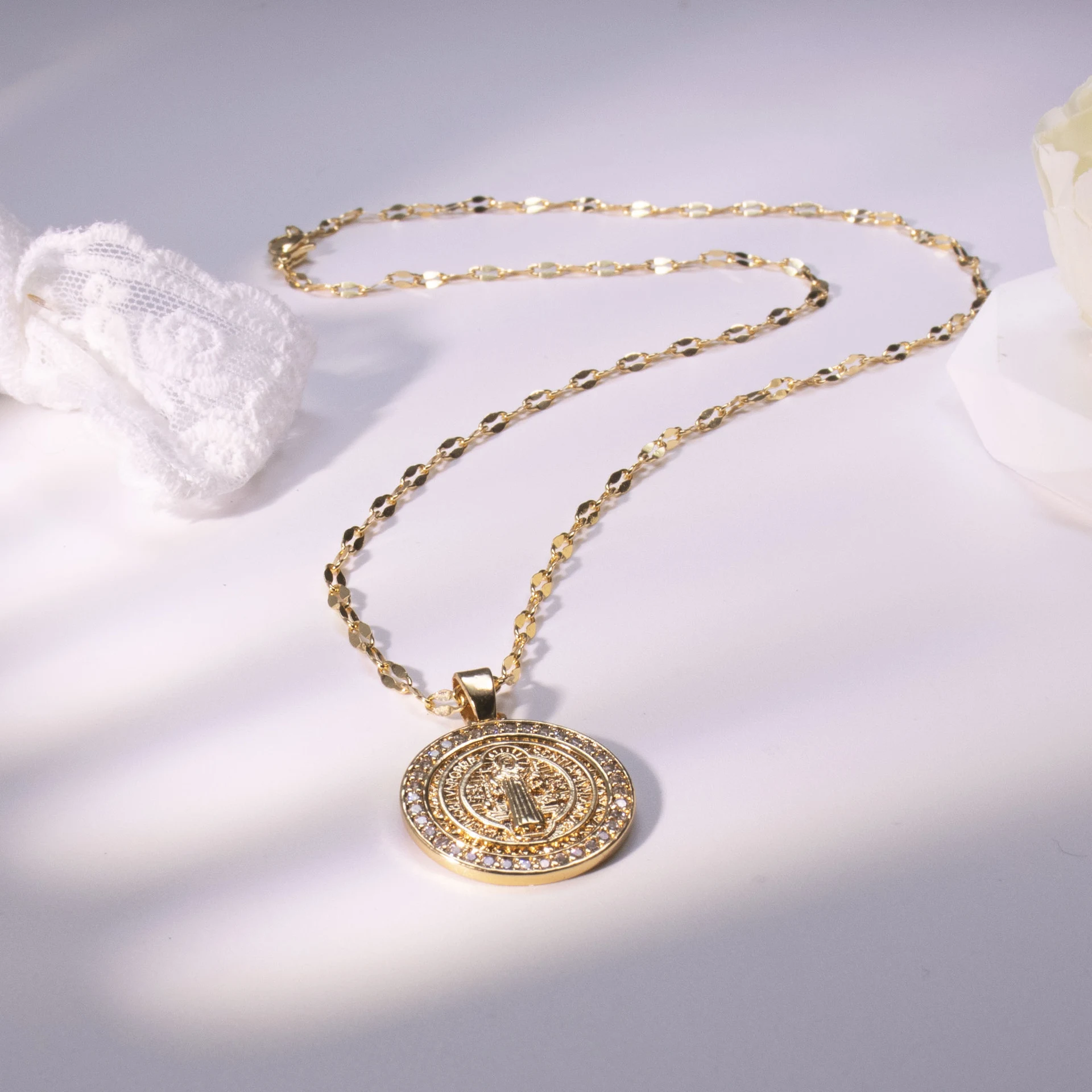 Colar com pingente da Virgem Maria, design de moda europeu e americano, joia elegante e religiosa. — foto 8