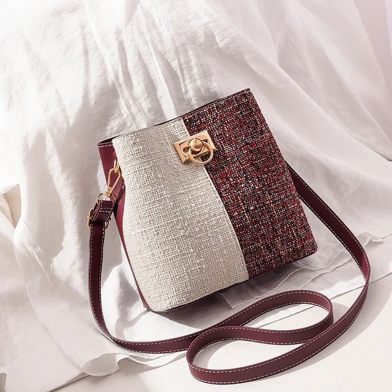 Bolsa feminina mensageiro estilo selvagem, perfeita para o dia a dia. Confortável, espaçosa e elegante, ideal para carregar tudo o que precisa. — foto 5
