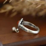 Anel Retro Distressed Pisces Kiss para mulheres, design vintage, símbolo do beijo de Peixes, joia marcante, presente ideal e original. — foto 7