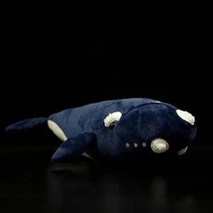 Boneca fofa de baleia franca austral preta. Um brinquedo de pelúcia macio e abraçável, perfeito para crianças e para decoração. — foto 2