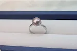 Anel de pérola de água doce, um toque de sofisticação para você. Joia delicada, ideal para presentear e usar em diversas ocasiões. — foto 21