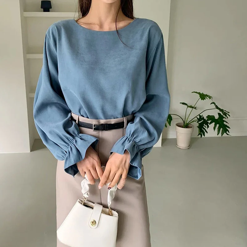 Maglia a manica lunga girocollo, versatile e casual, colore puro. Perfetta per ogni occasione, comoda e facile da abbinare. — foto 6