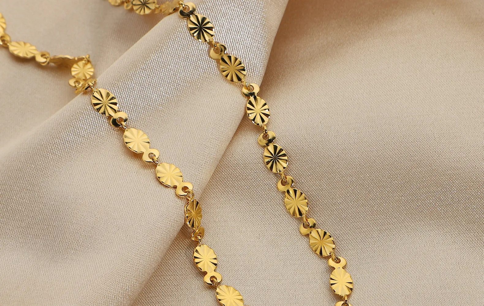 Pulseira de corrente de flores artesanal, pétalas ovais, aço inoxidável, adorno de pulseira. Um acessório feminino elegante e durável. — foto 8