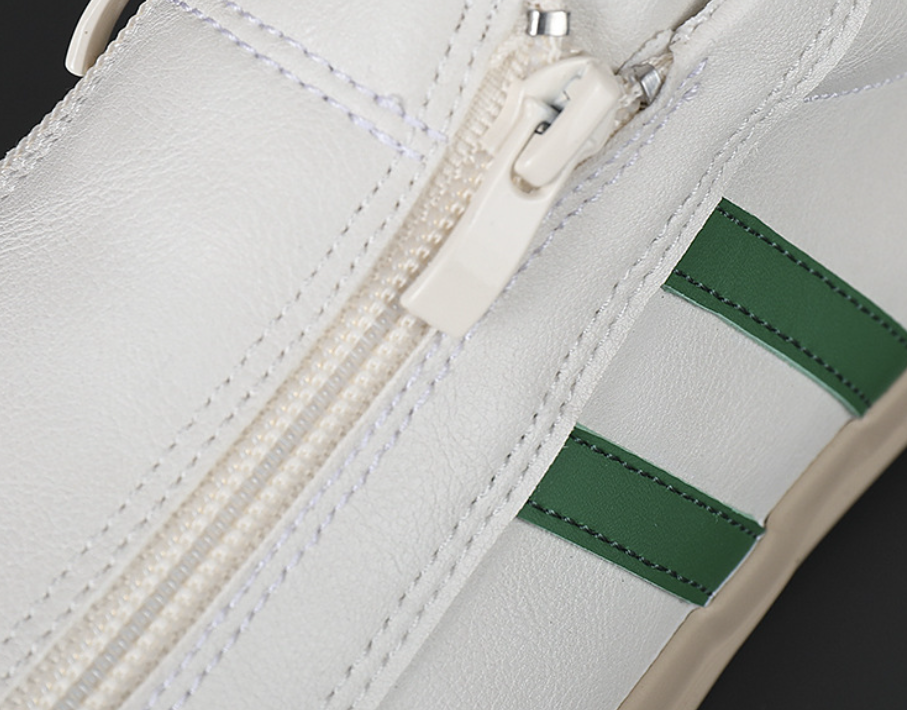 Title 4, Platte, kleine witte casual sportschoenen. Comf...