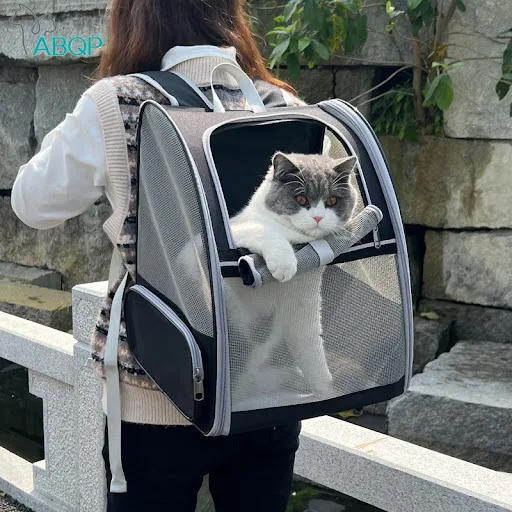 Ventilation Large Capacity Cat Carrier Bag Adjustable Strap Pet Carrying Backpack Pet Carriers Handbag for Cats and Dogs — photo 4