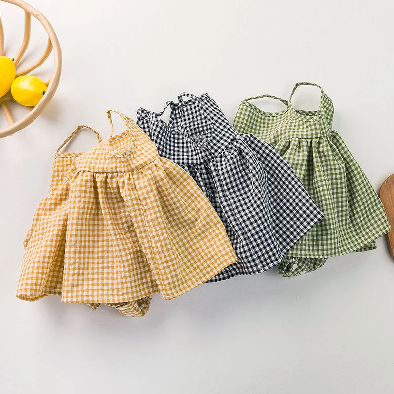 Sling de bebê xadrez seersucker e camisola para bebê. Conforto e praticidade para o seu pequeno. Ideal para carregar e vestir com estilo. — foto 6