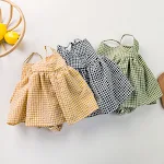 Sling de bebê xadrez seersucker e camisola para bebê. Conforto e praticidade para o seu pequeno. Ideal para carregar e vestir com estilo. — foto 6