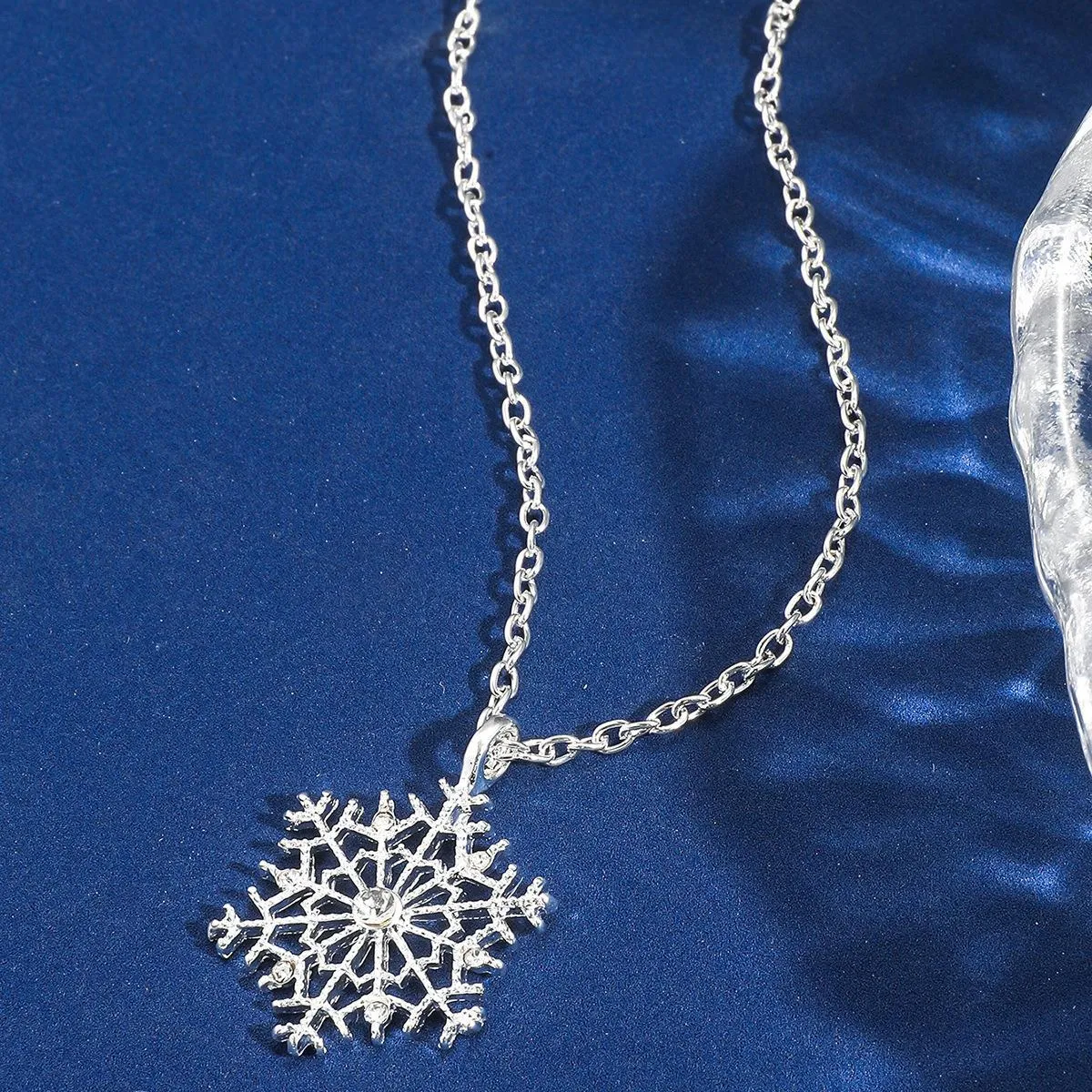 Colar com Pingente Simple Set Um acessório elegante e fácil de usar para o seu dia a dia. Design simples e moderno, ideal para qualquer ocasião. — foto 2