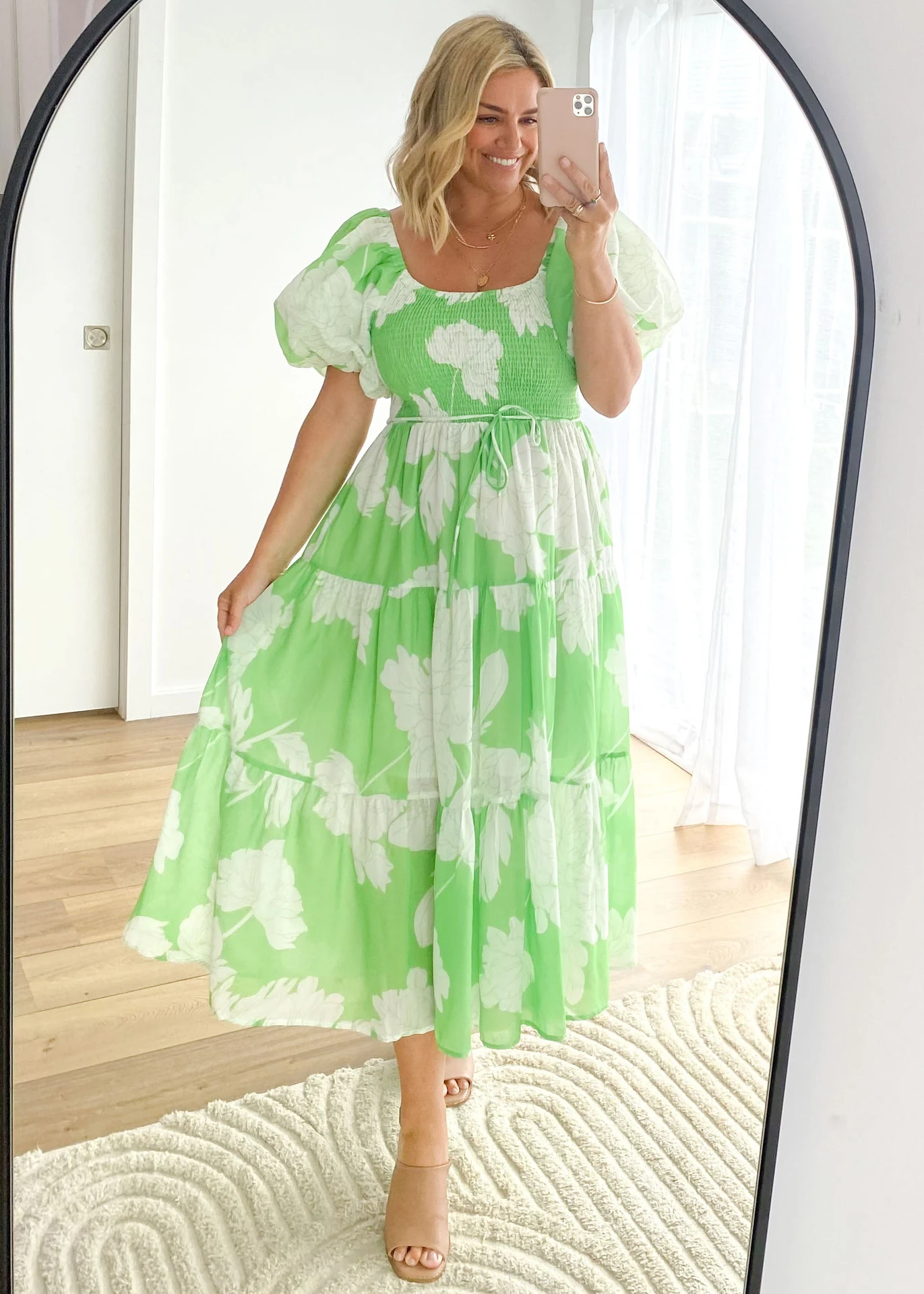Title 5, Vestido elegante floral com ombros de fora e ma...