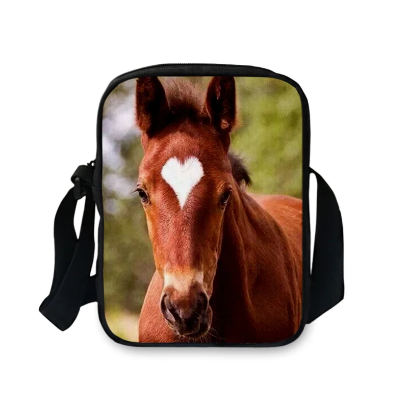 Bolsa carteiro FORUDESIGNS 3D de cavalo para mulheres. Bolsa transversal pequena para senhoras e meninas. Mini bolsa de ombro com design exclusivo. — foto 7