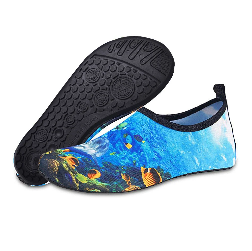 Sapatos de praia de secagem rápida para amantes, ideais para aventuras à beira-mar. Conforto e proteção em cada passo na areia. — foto 3