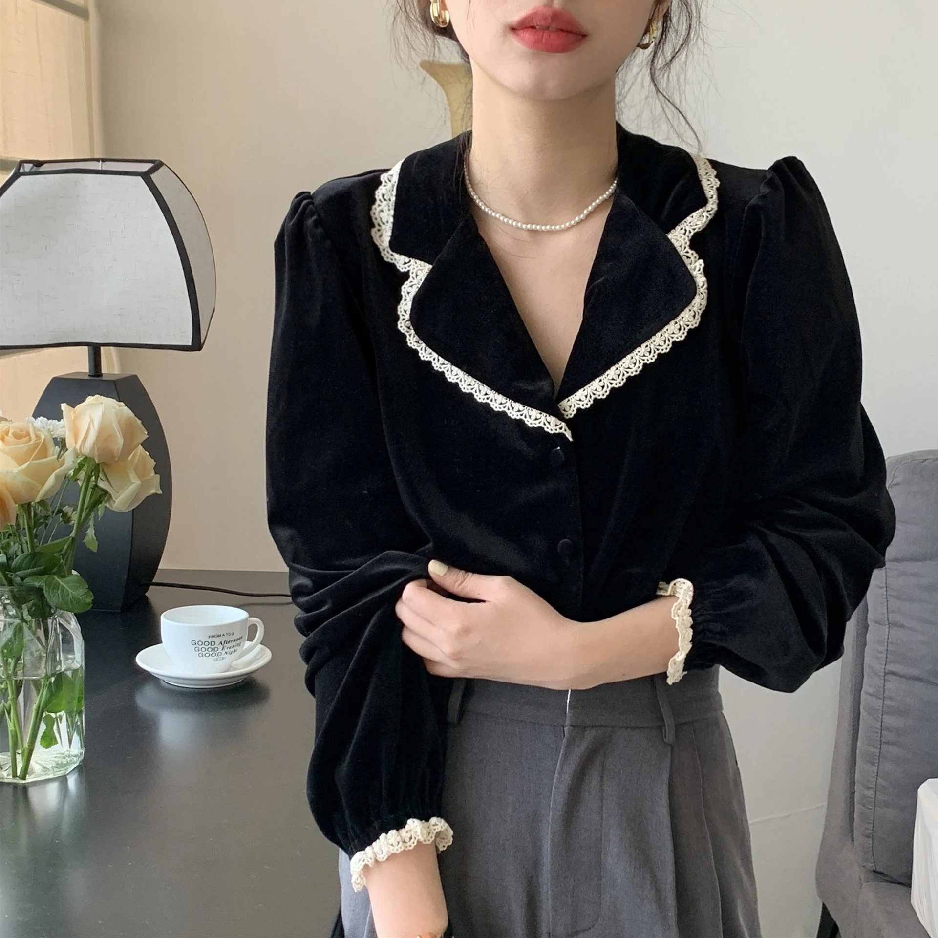 Title 12, Blusa de terciopelo con mangas de burbujas para...