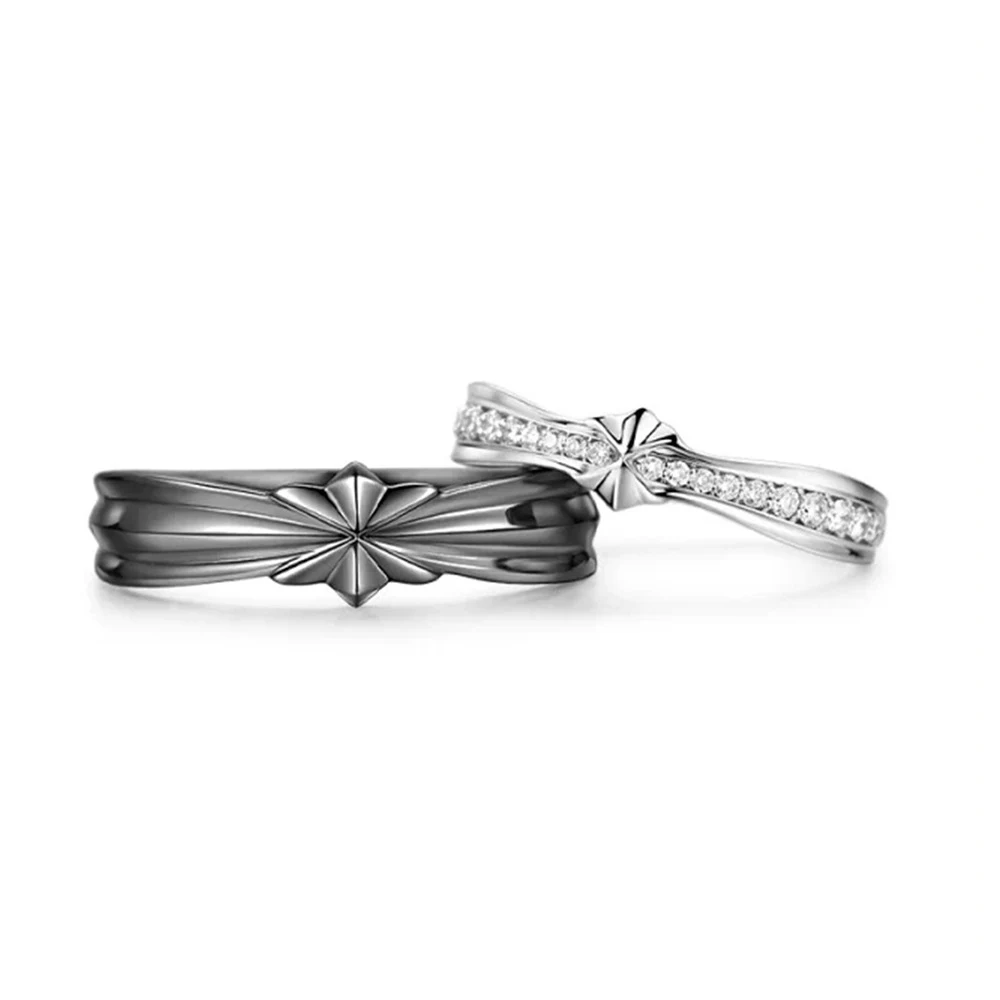 Anel minimalista preto com design de sentimento discreto. Perfeito para expressar sua individualidade com elegância e sutileza. — foto 2