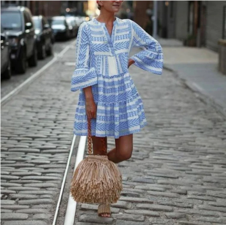 Title 5, Womens V-neck Printed Geometric Striped Skirt