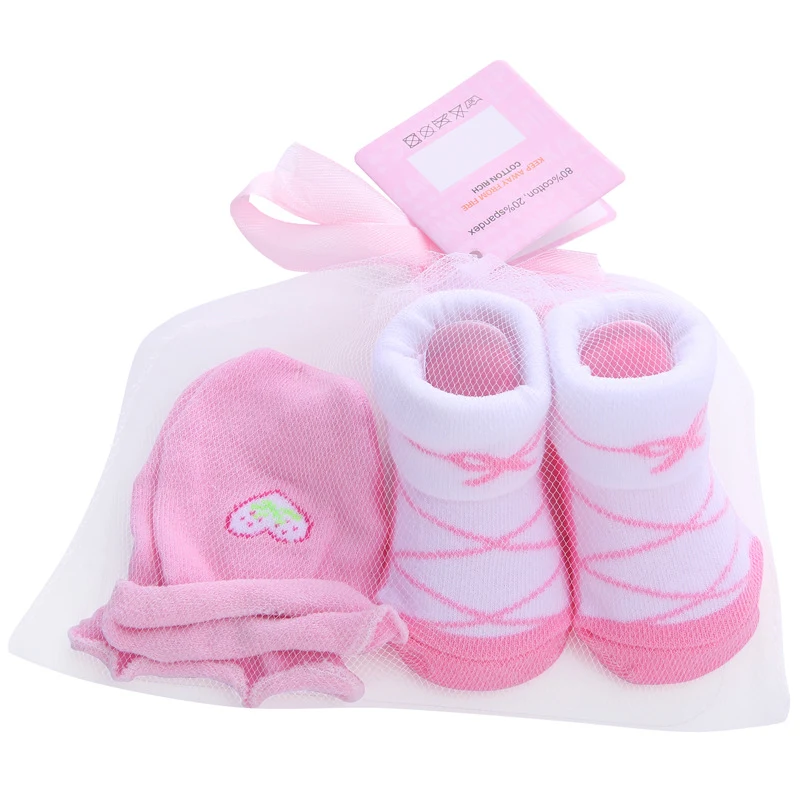 Conjunto de meias de bebê listradas com desenhos animados. Fofas e macias, mantêm os pezinhos aquecidos e confortáveis, com muito charme. — foto 4