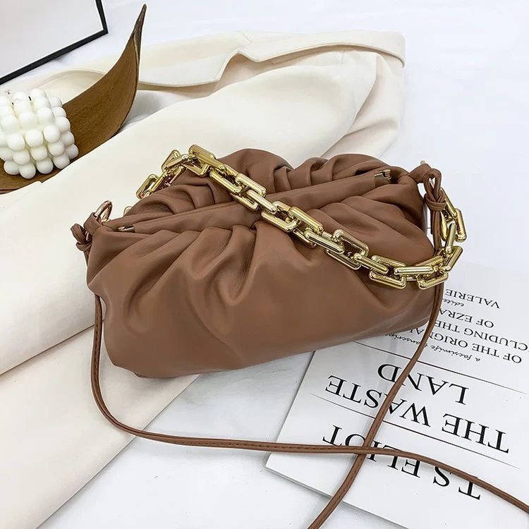 Koreaanse versie van pluche vouwen modeketen cloud handtas — foto 4