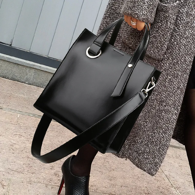 Bolsa de ombro larga, estilo coreano, simples, fashion e com design elegante. Perfeita para carregar seus itens essenciais com conforto e charme. — foto 3