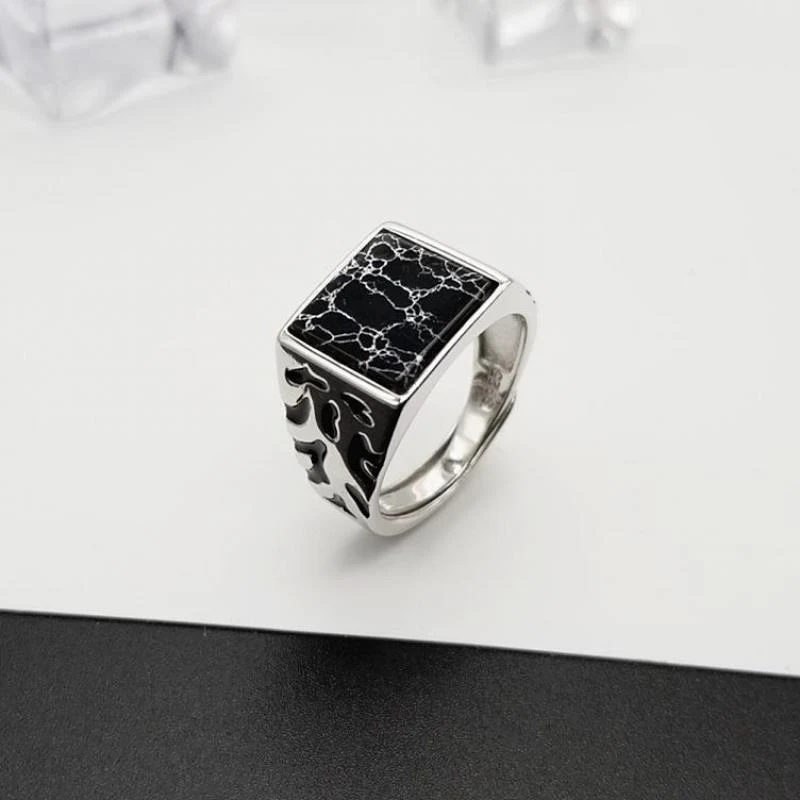 Anel masculino vintage em prata 925 ajustável, com pedra preta quadrada e padrão floral, design turco, joia. — foto 2