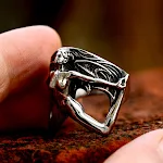 Anel de Diabo em Aço Inoxidável Estilo Gótico. Expresse sua ousadia com este anel. Durável, elegante e com design de demônio. Adquira já o seu. — foto 1
