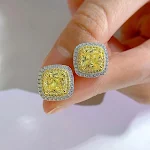 Brincos de prata com diamantes amarelos de alto carbono. Adicione um toque de luxo e sofisticação ao seu visual, realçando sua beleza. — foto 1