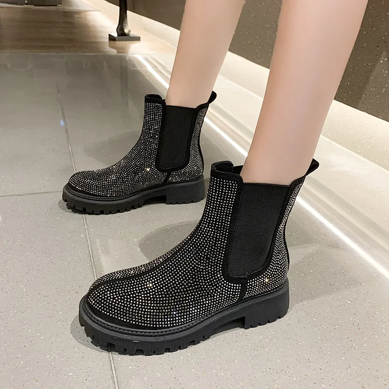 Botas Martin Femininas de Plataforma com Salto Muffin Britânico Novo. Conforto, estilo e elevação para um visual moderno e atrativo. — foto 4