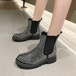Botas Martin Femininas de Plataforma com Salto Muffin Britânico Novo. Conforto, estilo e elevação para um visual moderno e atrativo. — foto 4