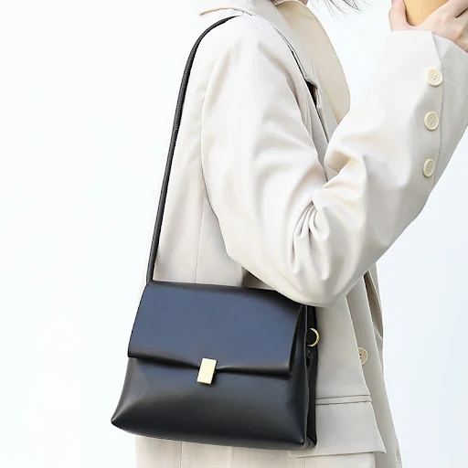 Title 1, Bolsa feminina de ombro em couro macio com aba ...