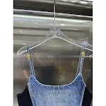 Gilet in denim lavato con zip e dettagli splicing, perfetto per un look casual e alla moda, con spalline e design unico. — foto 6