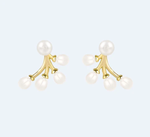 Brincos femininos simples de prata esterlina com pérolas. Elegância atemporal para mulheres. Jóias minimalistas para uso diário, perfeitas para qualquer look. — foto 4