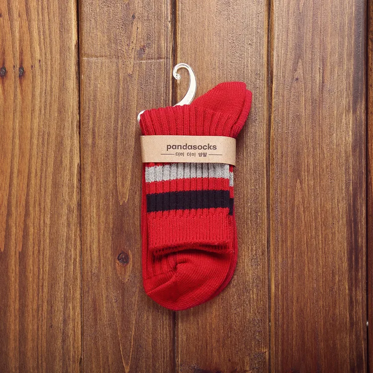 Title 6, Medium thick socks providing lasting comfort an...