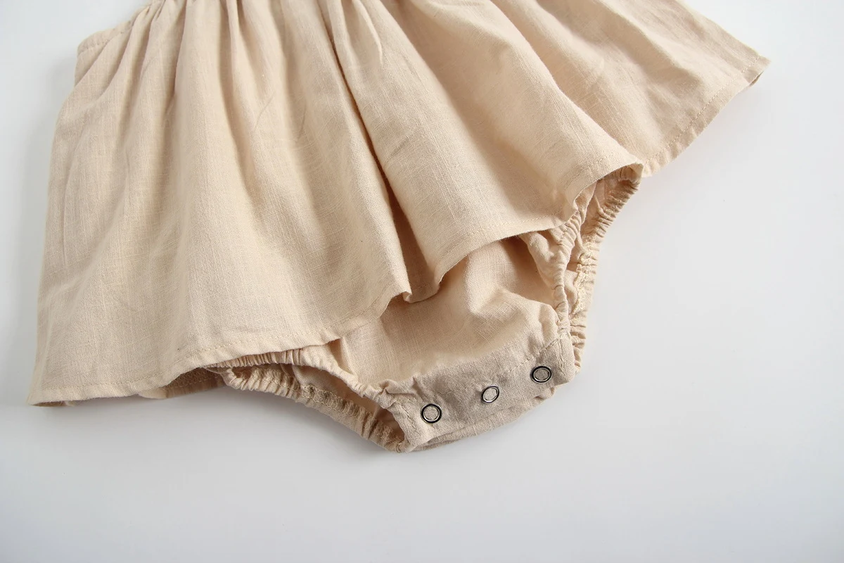 Vestido de bebê Macacão com alça Bolsa tipo sling Roupa para arrotar Conforto e praticidade para seu bebê. Perfeito para passeios e dias quentes. — foto 4