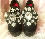 Trendy loafers met dikke zool, kristallen en 3D-strik. Europese stijl, blingbling en edelstenen. Comfortabel en modieus. — foto 3