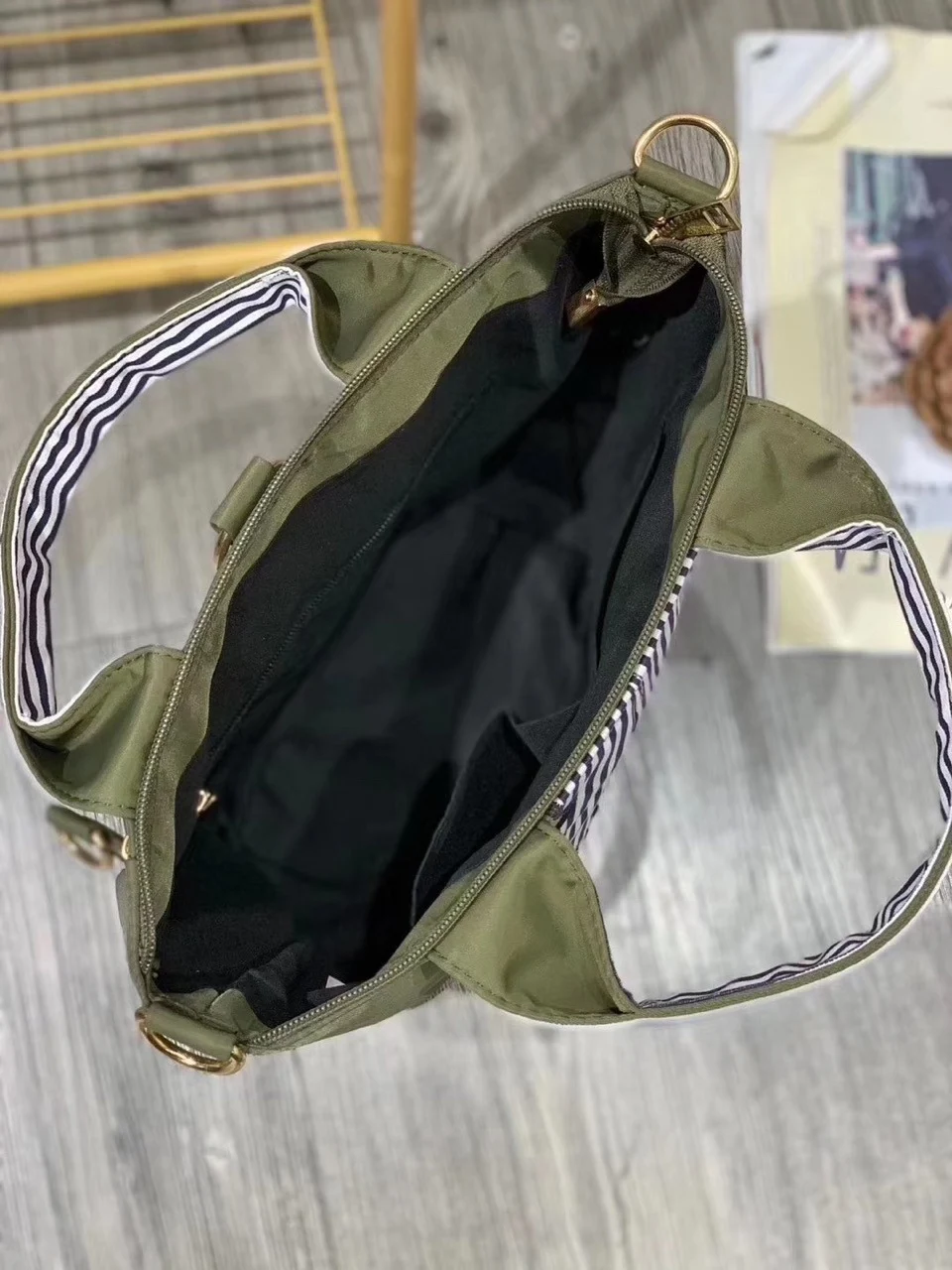 Title 6, Bolsa crossbody casual de nylon com estampa de ...