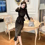 Conjunto de duas peças com top de babados e saia irregular de cintura alta, ideal para um visual elegante e moderno. — foto 6