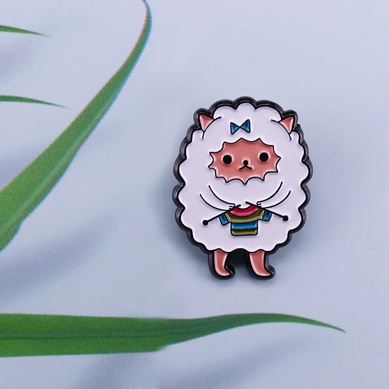 Broche de oveja adorable, pequeño animal creativo, accesorio de moda único, ideal para chaquetas, bolsos, y más, añade encanto. — foto 6